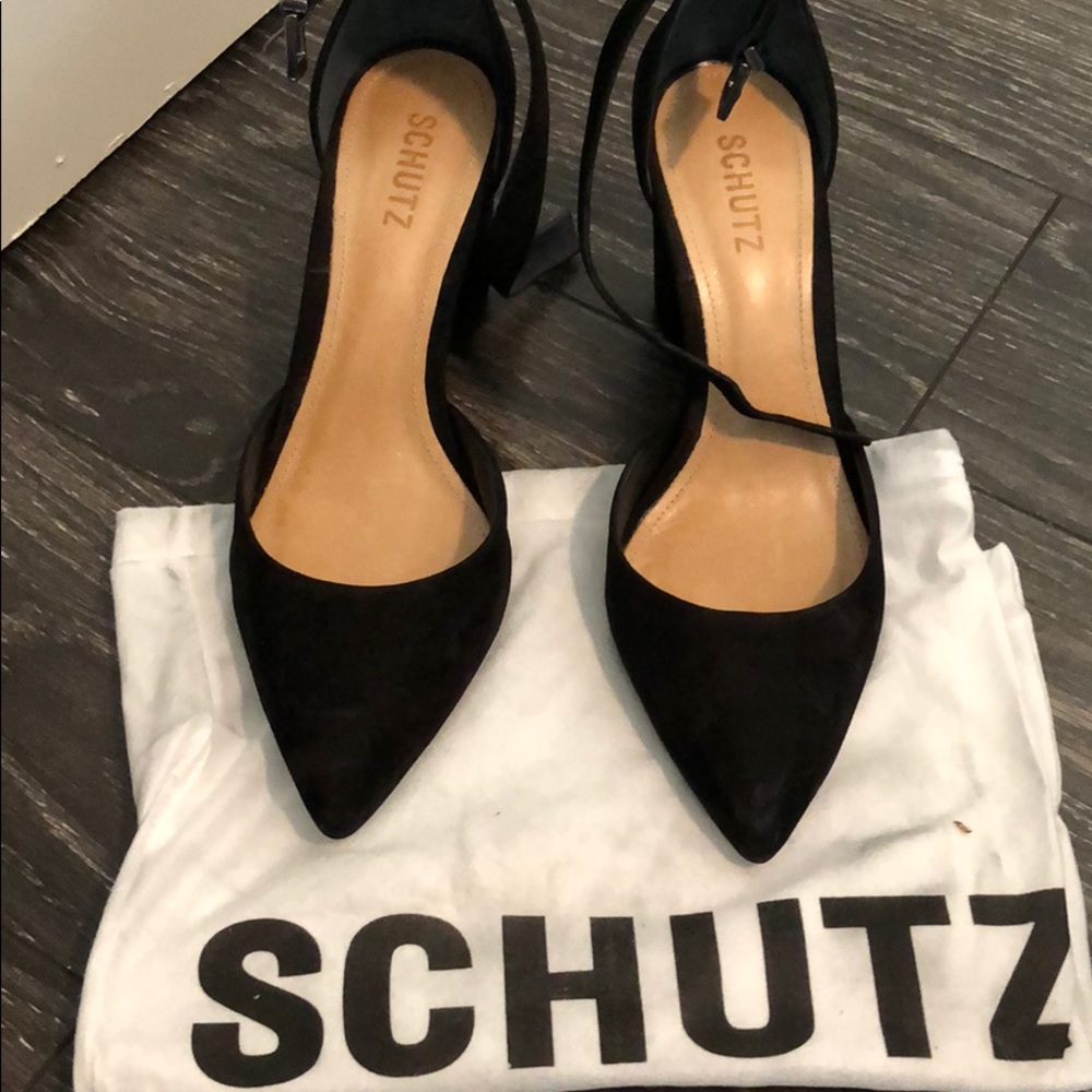 Black Mary Jane Pumps